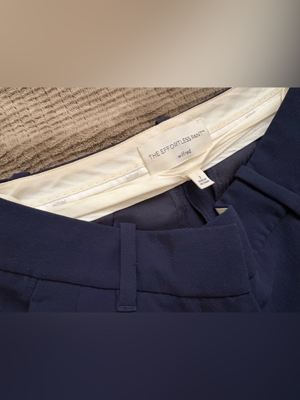 Aritzia The Effortless Pant Crepette - Picture 7 of 7